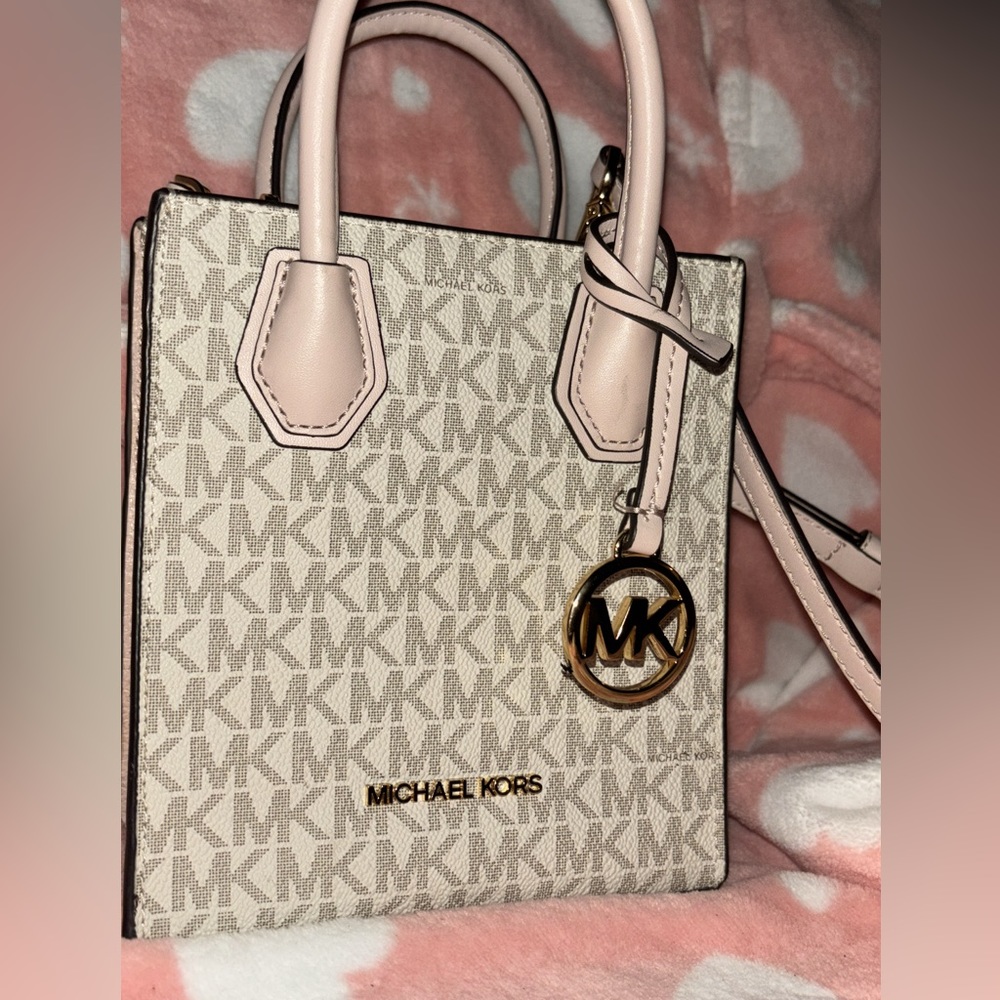 LIGHT PINK MICHAEL KORS PURSE